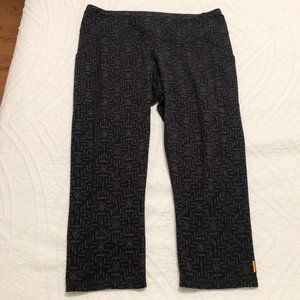 Lucy Powermax Pocket Capri Legging Black Grey